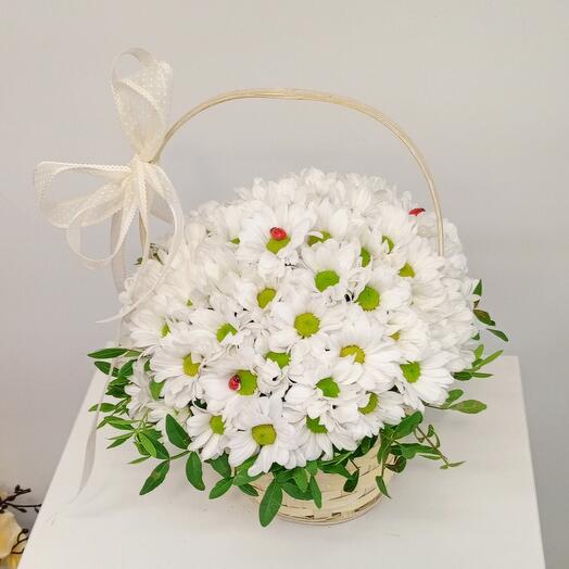 Корзина с цветами из бакарди