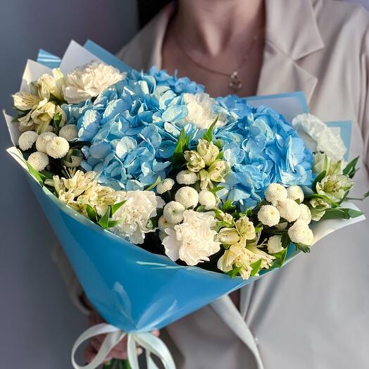 Bouquet with hydrangea and alstrient in blue gamut