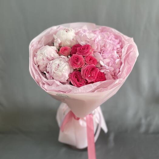 Delicate bouquet with peonies🌸