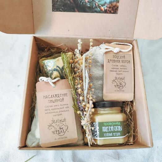 Gift set: herbal tea, bowl, honey