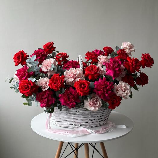 Корзина французскими розами микс
