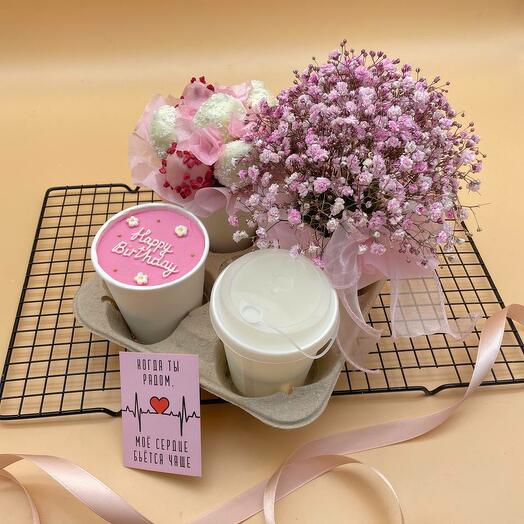 Набор на день рождения с бенто тортом (клубника в шоколаде, гипсофила и кофе)