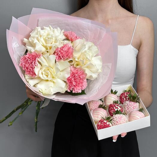 Букет с французскими розами и диантусами и набор клубники в шоколаде Delicate S