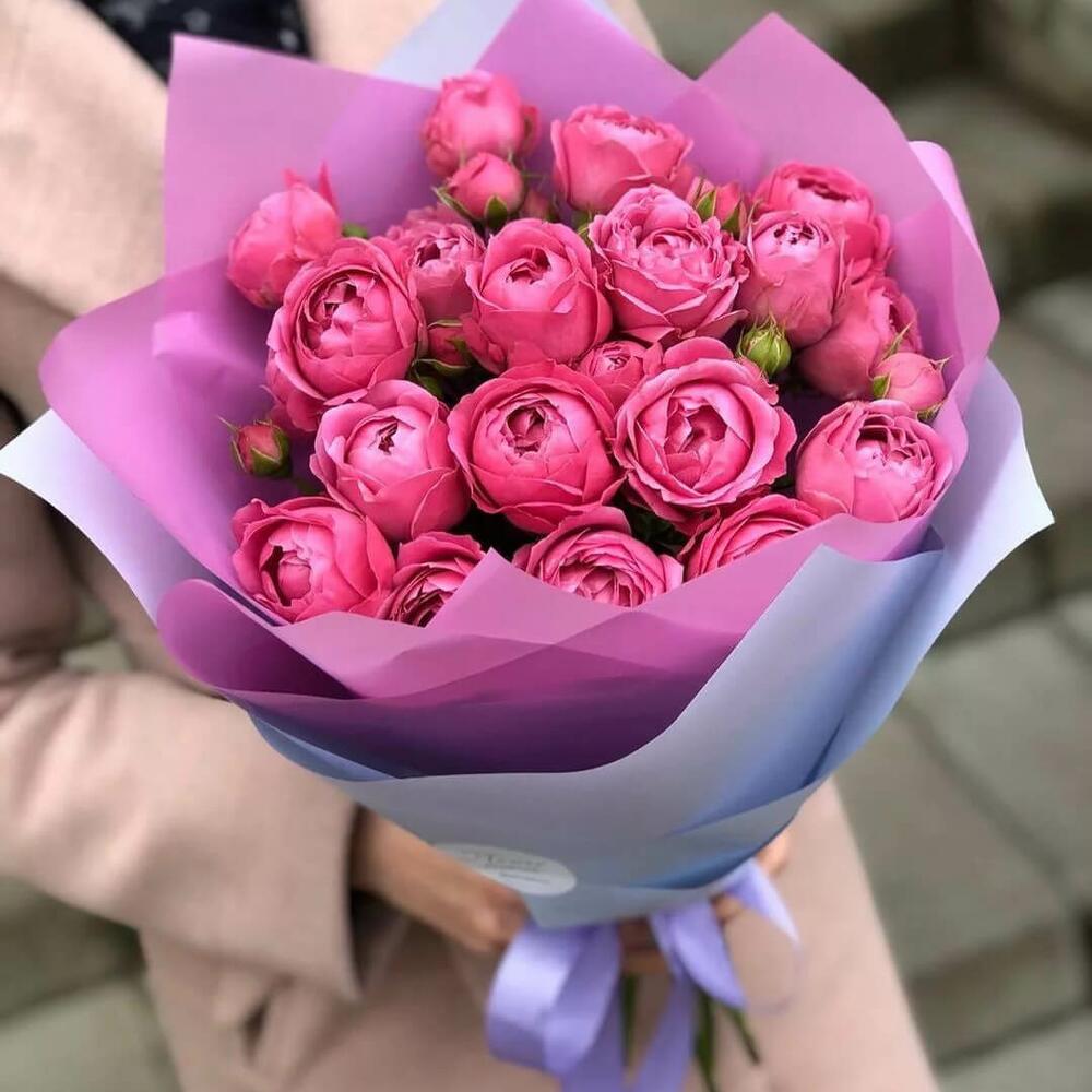 9 пионовидных роз