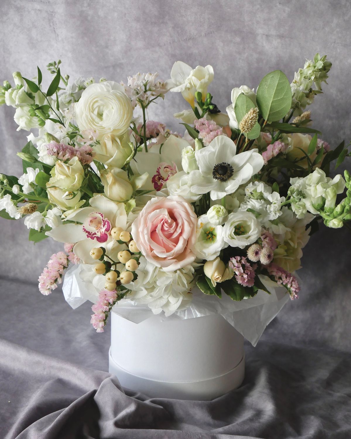 Элегантная коробка с цветами 💮