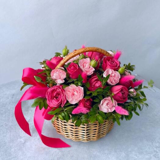 Flower basket with diatus and bush rose
