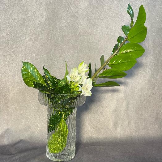Ikebana in "Crystal" (with a vase)