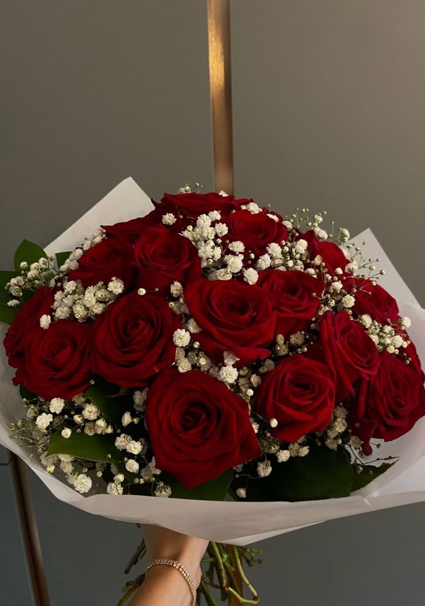 15 красных роз
