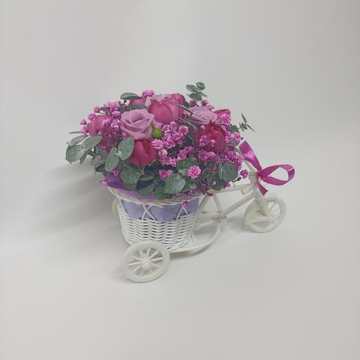 Роза Миритим в кашпо велосипед