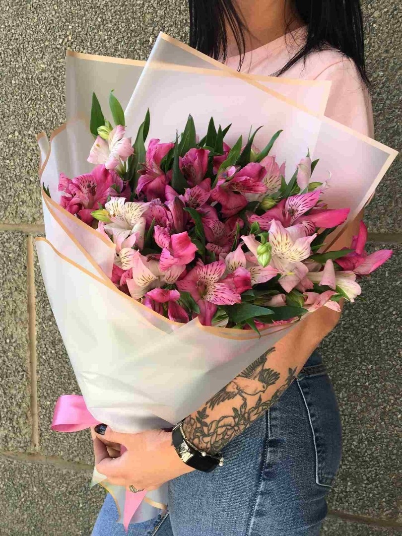 11 альстромерии