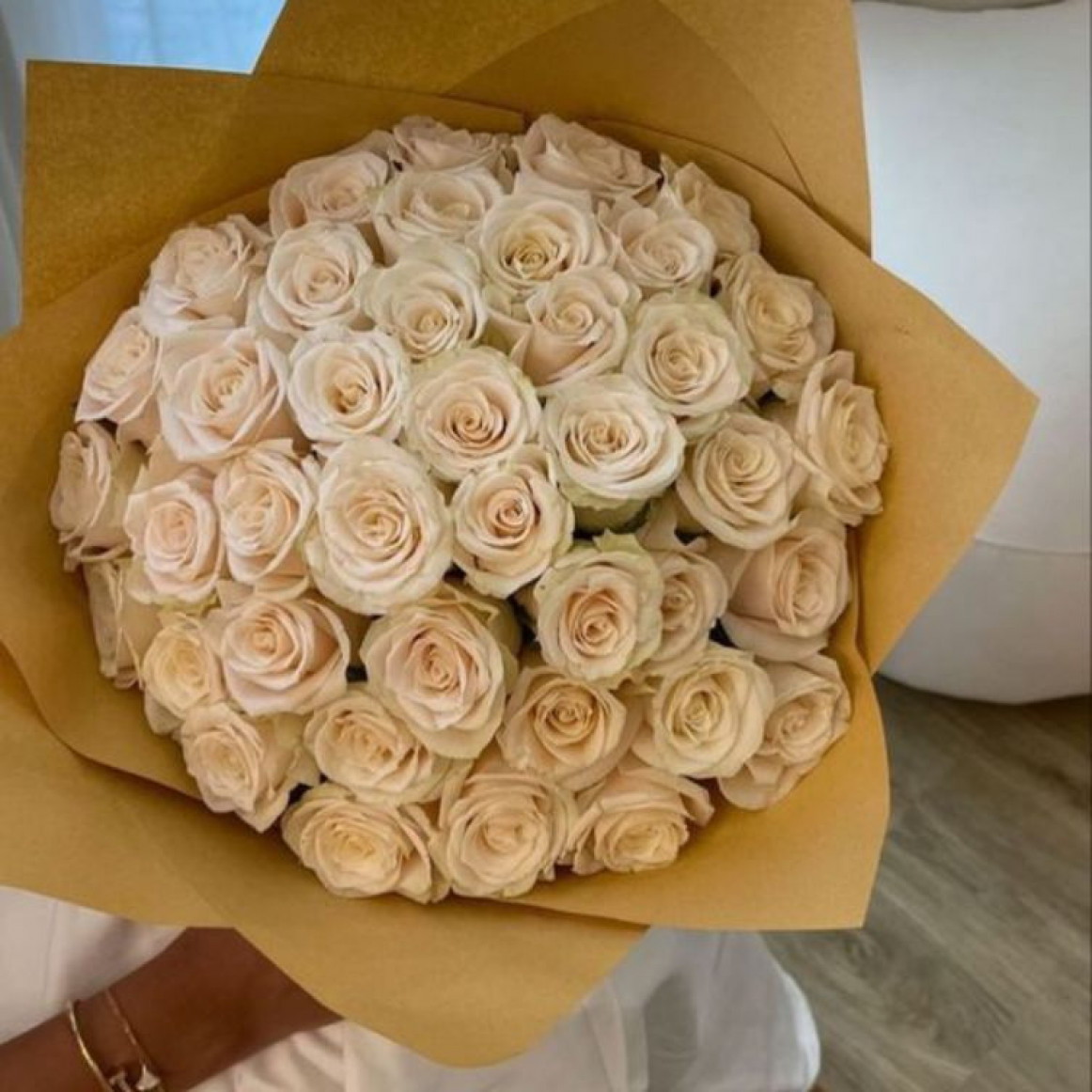 31 кремовая роза