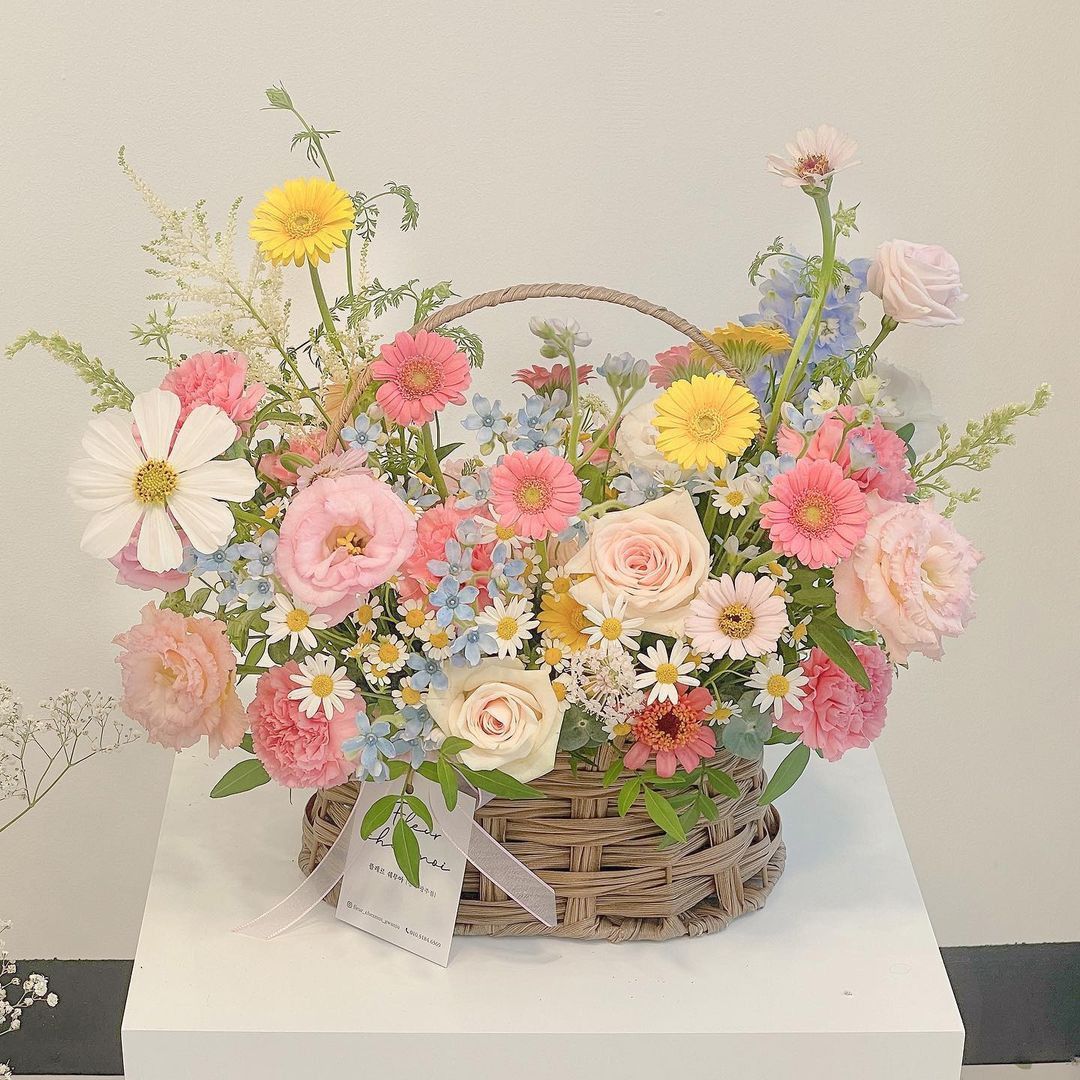 Festive flower basket 🎉