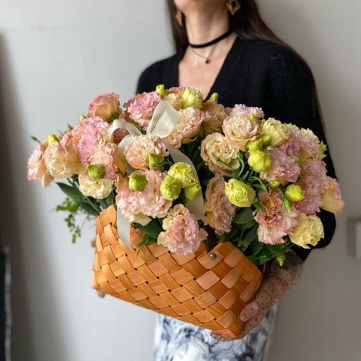 Eustoma peach in the basket