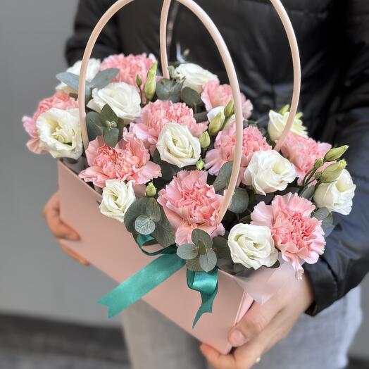 Dianthus with eastoma in a purse