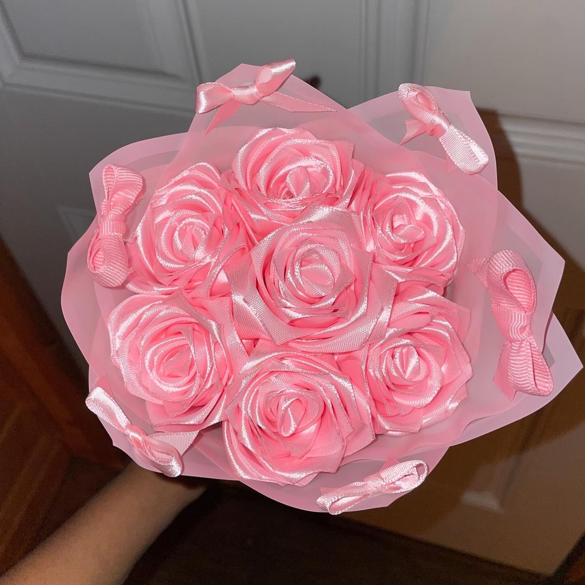 7 pink roses