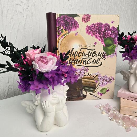 Gift set to a teacher from stabilized colors and an album / bouquet for graduation