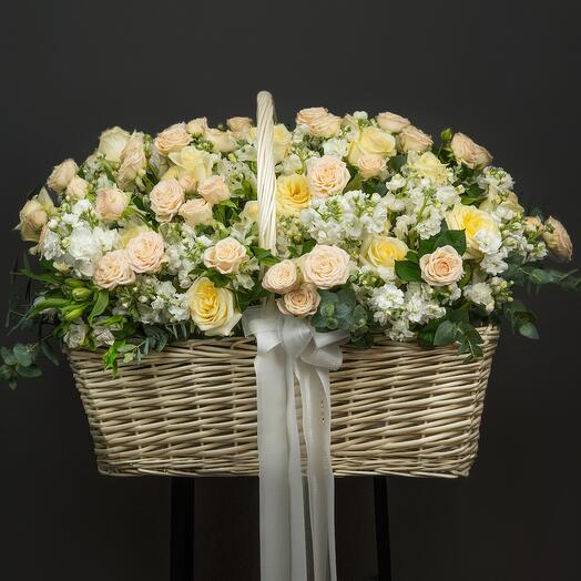 Basket with flowers "Royal Garden 🌸" with pionoid roses and aromatic Matiolla