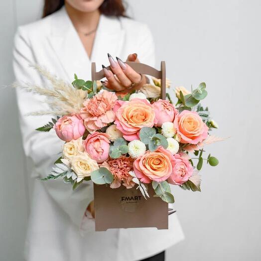 Box with a bush rose Juliet