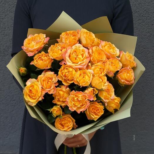 Monobuette of 5 bush pionoid roses