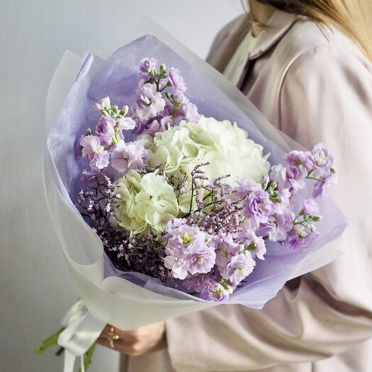 Fantasy with hydrangea, lemonium and mattiola