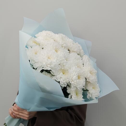 Monobuette made of white bush chrysanthemum