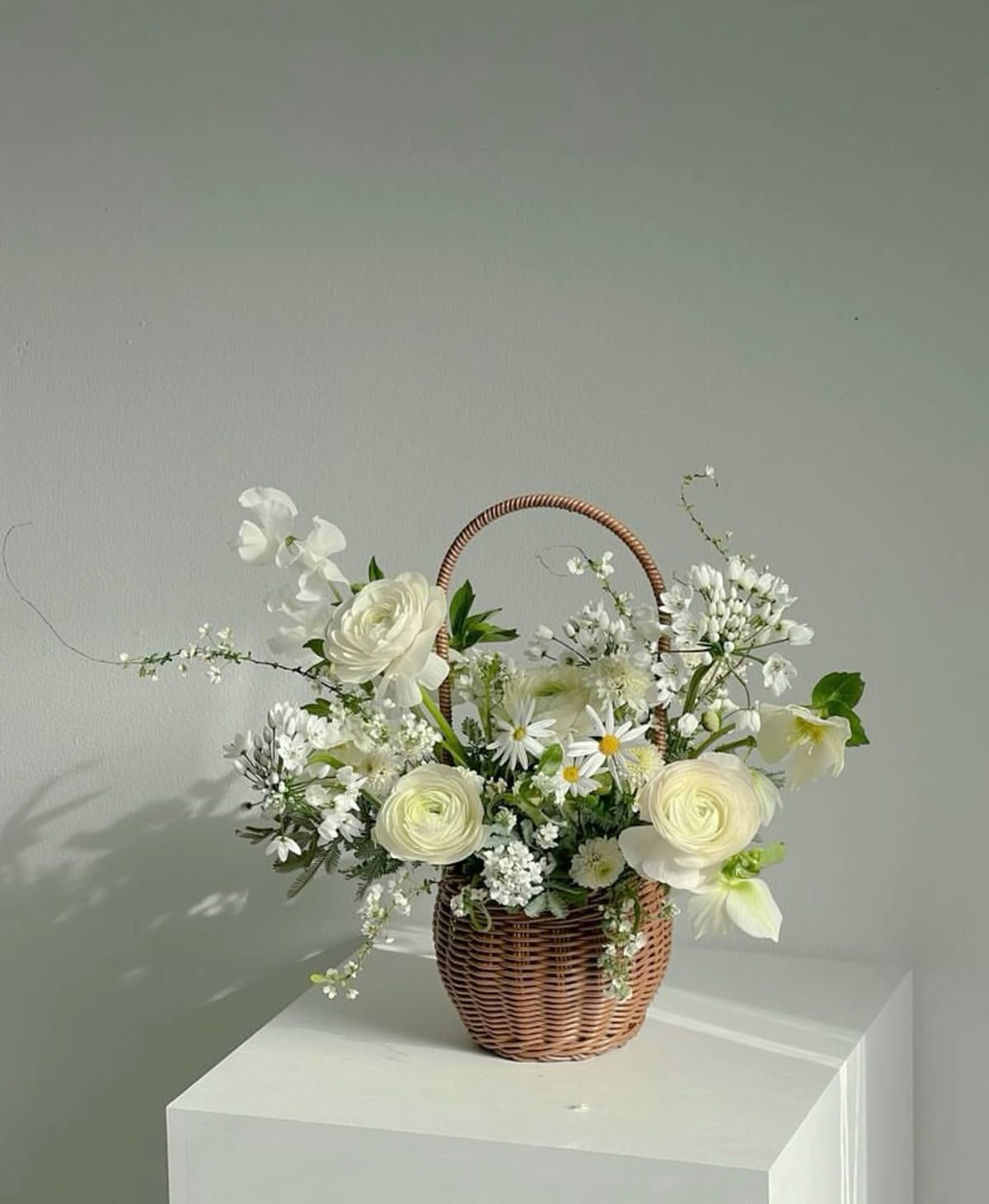 Festive flower basket 🎉