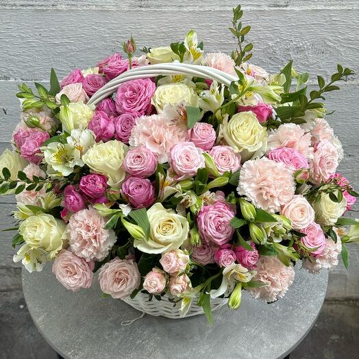 Корзина с цветами Любимая