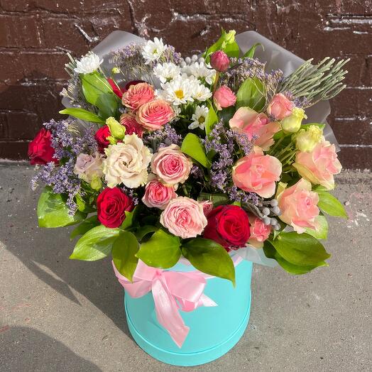 Композиция из кустовых и кенийских роз