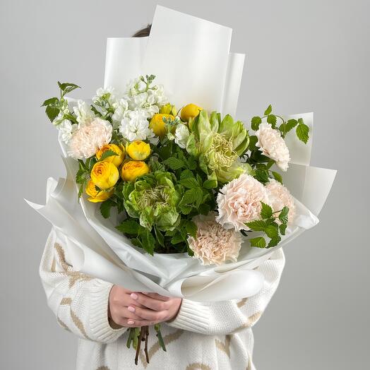 Букет в садовом стиле с садовой розой и персиковой гвоздикой. БУКЕТ 581