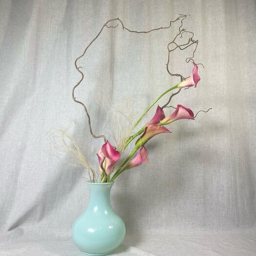Ikebana tender (with a vase)