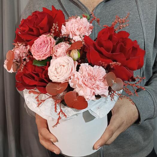 Composition in a box with twisted French roses