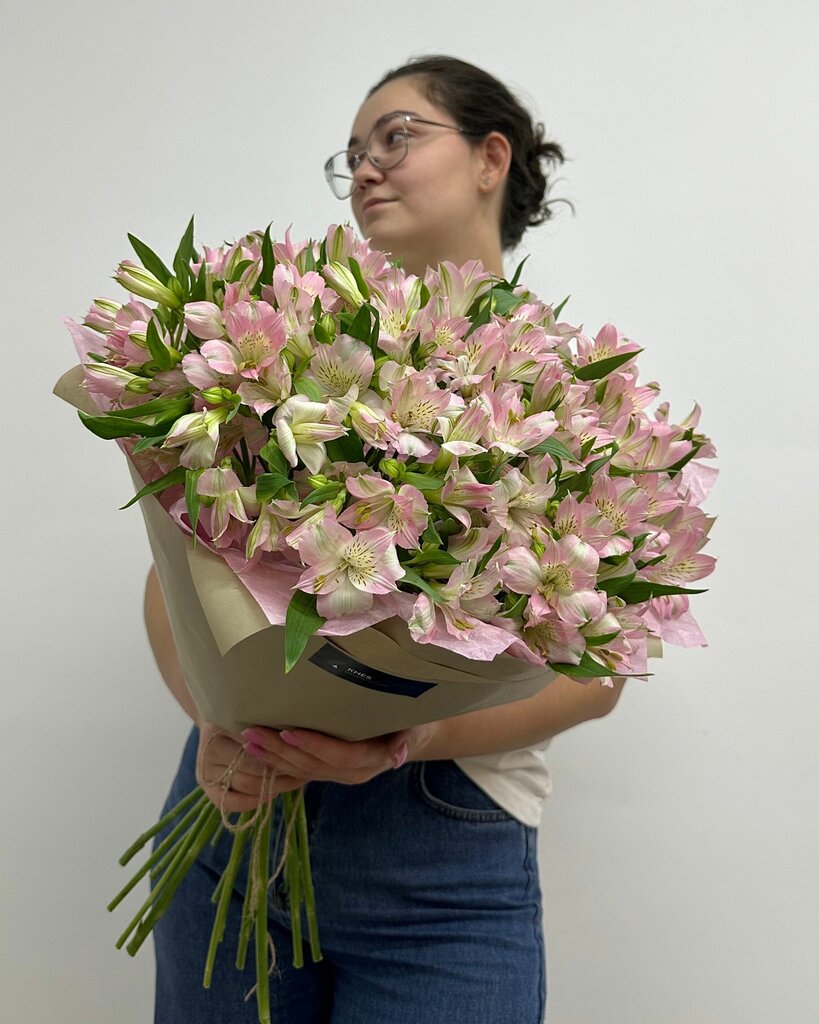 21 альстромерии