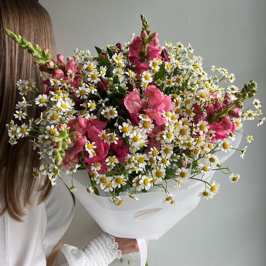 Ромашки и Львиный зев в букете «Собран в поле 🌱»