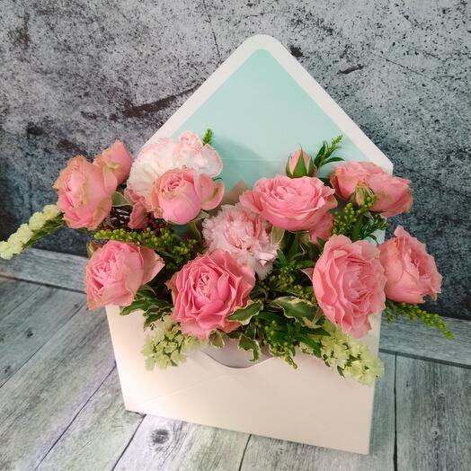 Пионовидная роза в конверте