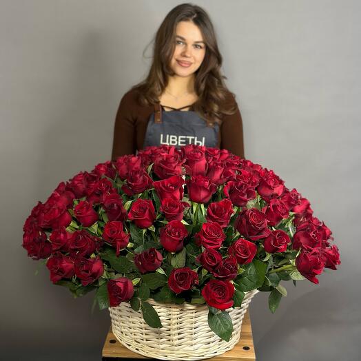 101 Роза красная в корзине (премиум)