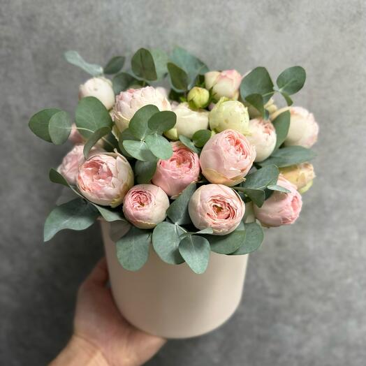 Коробка из кустовой пионовидной розы менсфилд парк