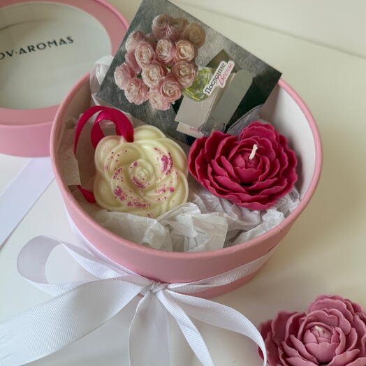 Gift set of candle peony heart and aroma sache