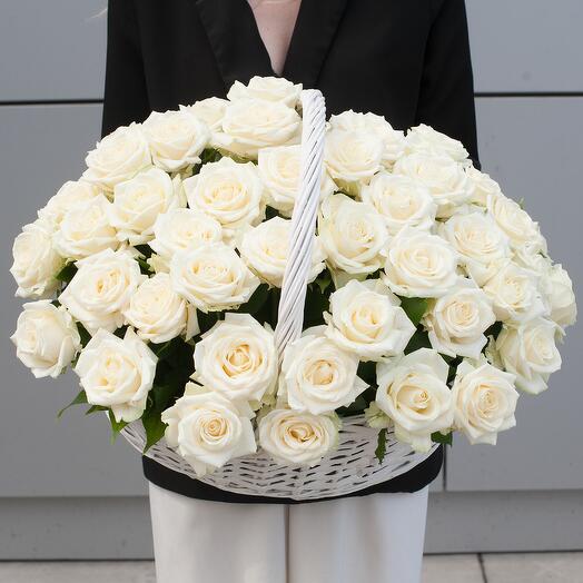 White rose basket