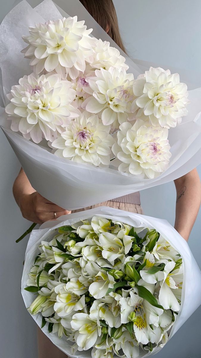 Bright mono bouquet 🌷