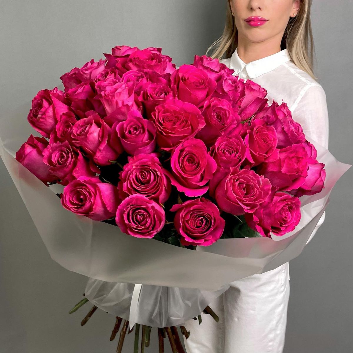 5 pink roses
