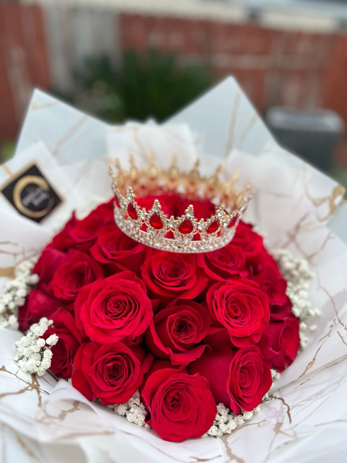 25 красных роз