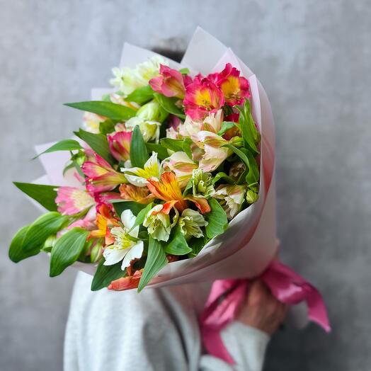 Bouquet of 9 alstromeria