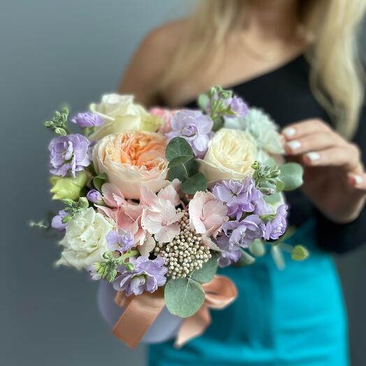 Цветы в коробке с элитными цветами 🥰