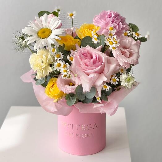 Цветы в коробке «Солнечный box» с ромашками | Букет 380 Bottega dei Fiori
