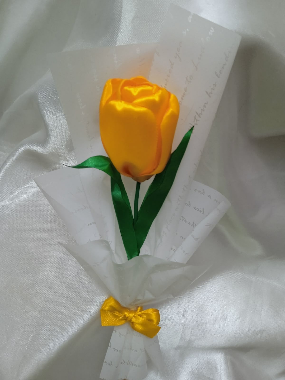 Fresh single-flower bouquet 🌿