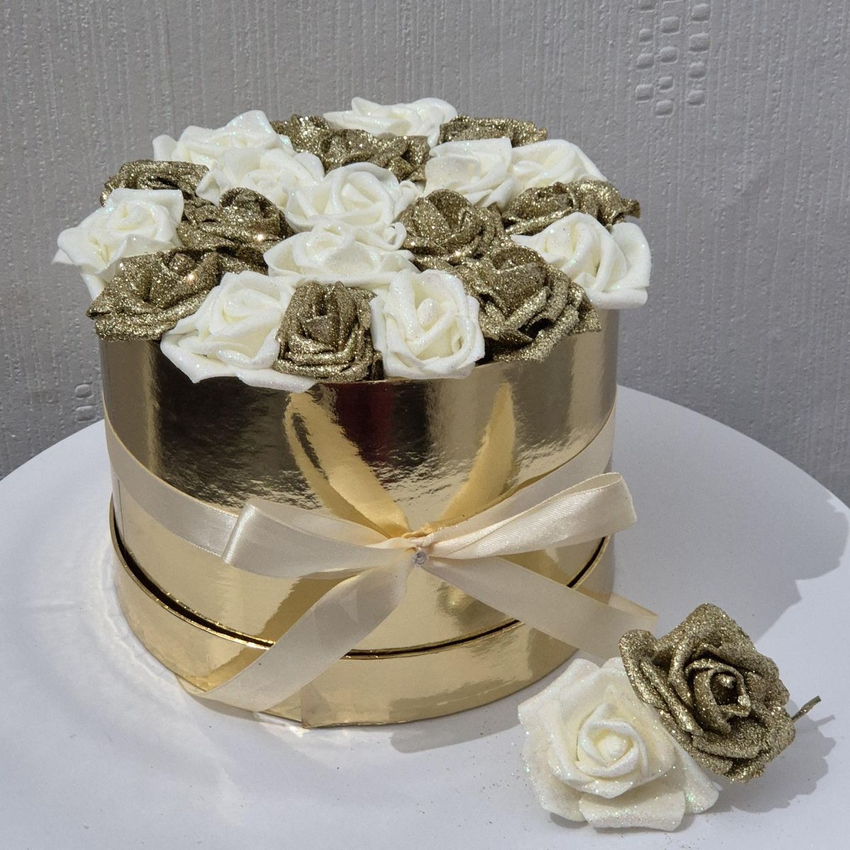 Яркий букет в коробке 🌷