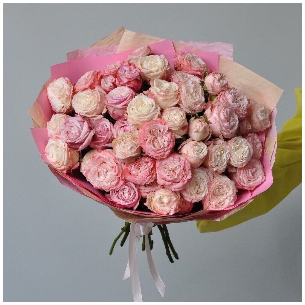 15 пионовидных роз