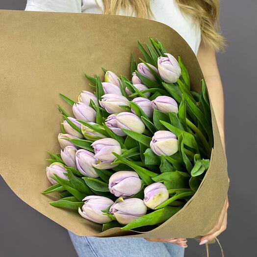 Букет из 25 пионовидных тюльпан в крафте