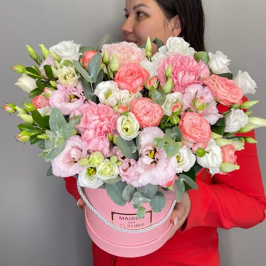 Madame Bombastik, Eustoma, Dianthus in a hat box