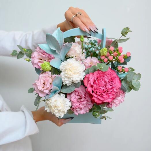 Стильный ящичек с цветами